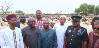 Agric Minister donates 50 Streetlights to the Biggest Livestock Market in West Africa