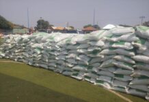 400 women supported with fertilizers at Salaga South